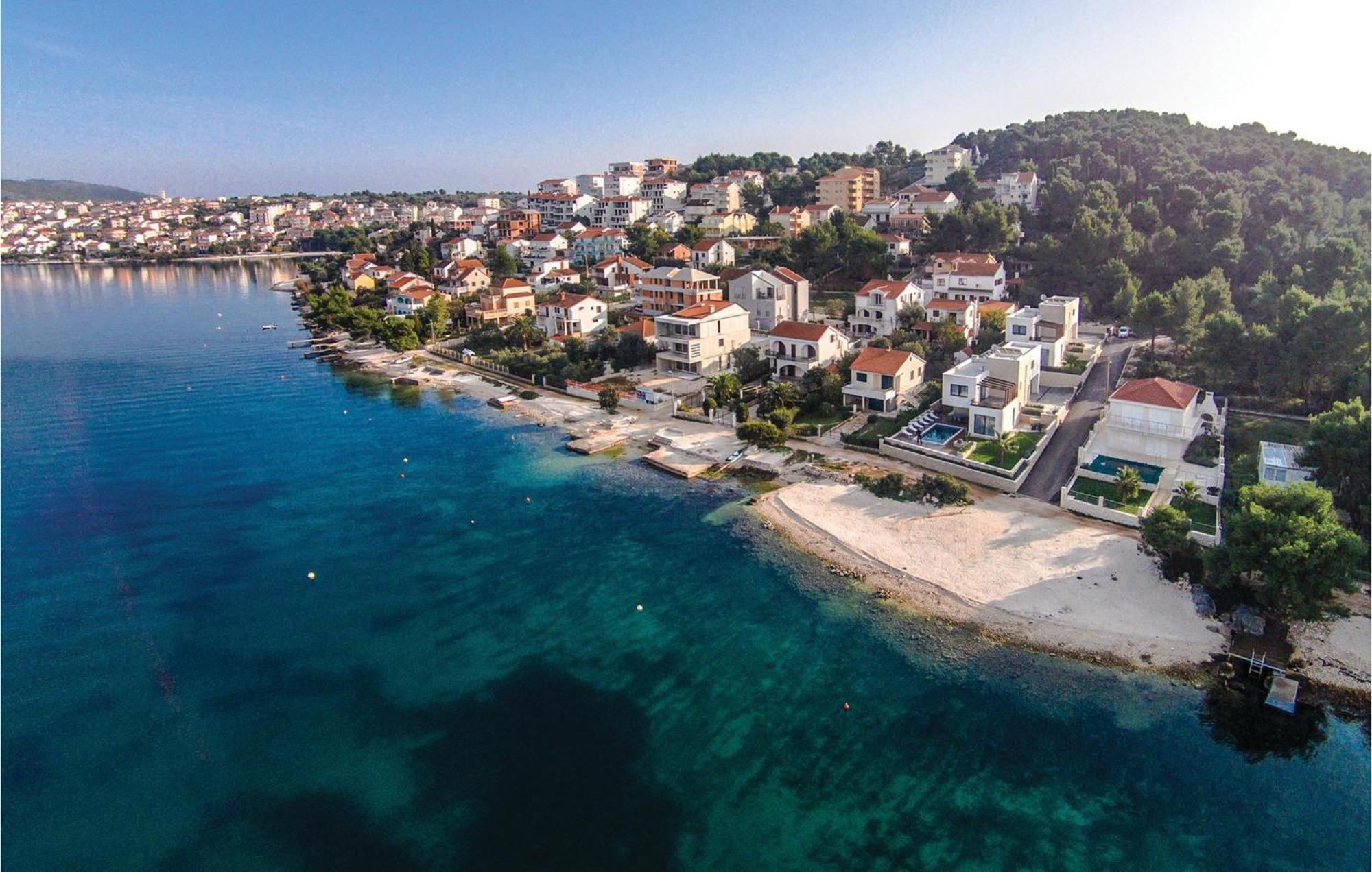 Beach Front Home In Okrug Gornji With Wifi Trogir Eksteriør billede