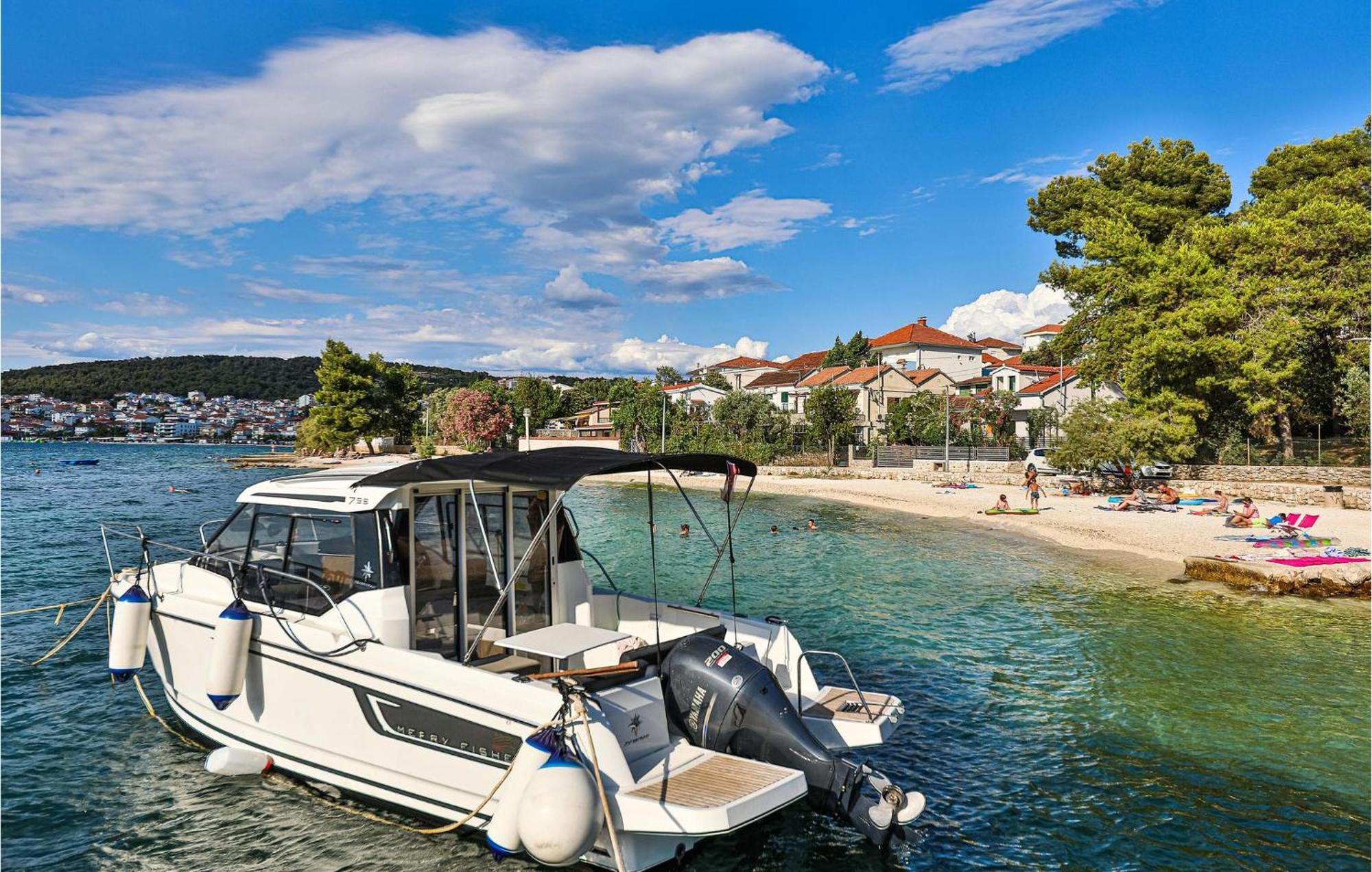 Beach Front Home In Okrug Gornji With Wifi Trogir Eksteriør billede